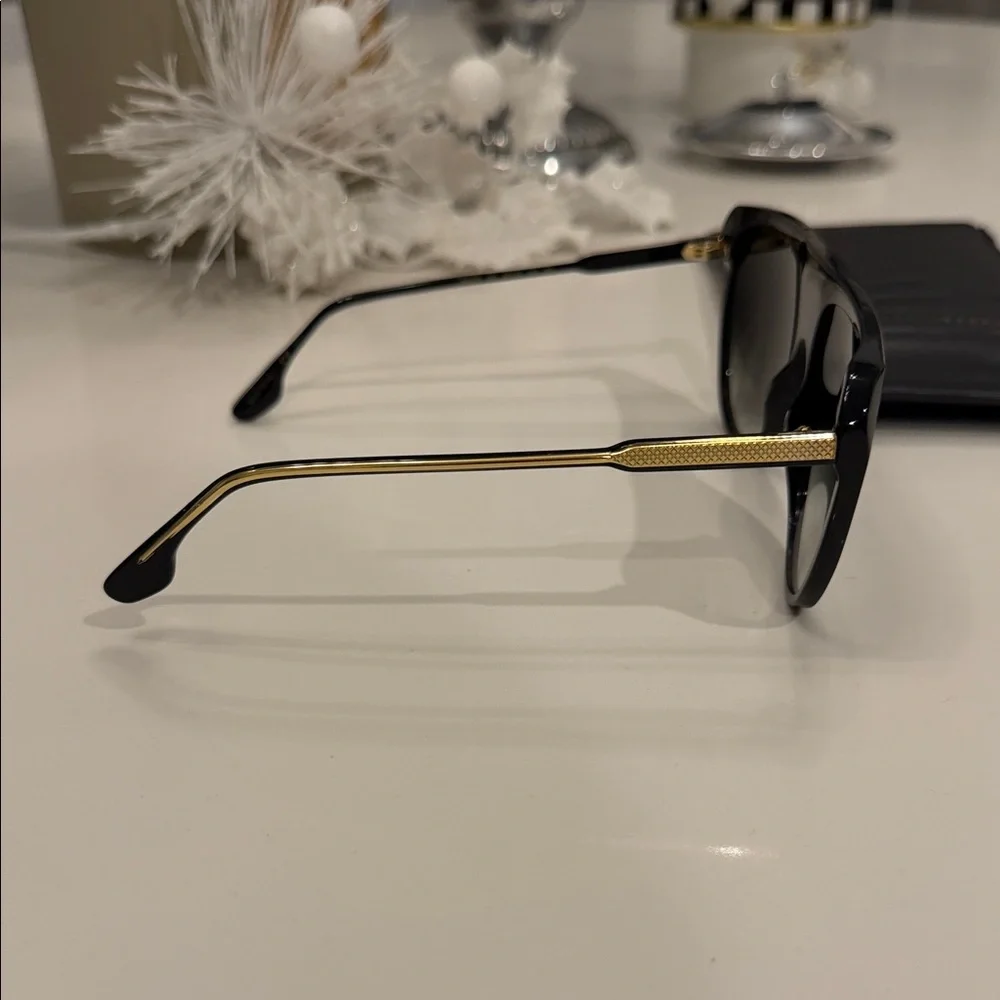Victoria Beckham Black Gradient Sunglasses - Picture 3 of 4